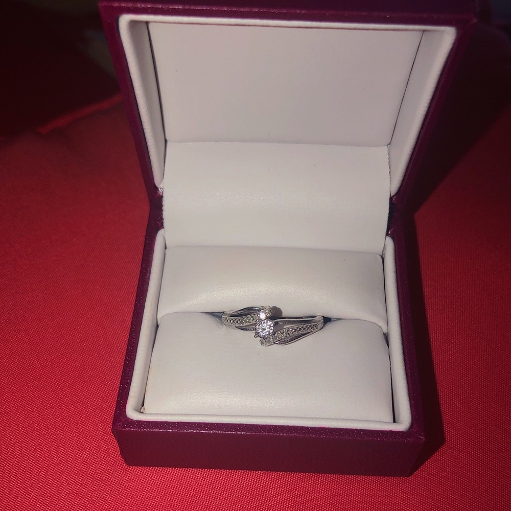 Helzberg Diamonds Diamond Ring